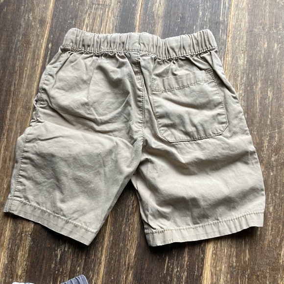 Gray and tan shorts - Picture 5 of 6